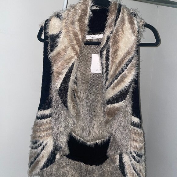 Faux Fur Vest - Picture 1 of 6